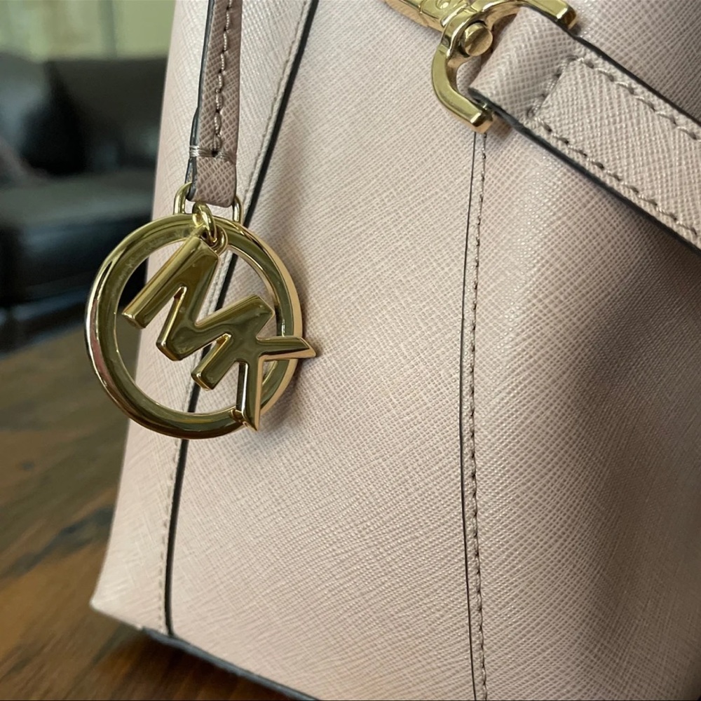 SOLD Michael Kors Crossbody - Picture 8 of 9